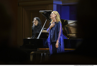 Magdalena and Mitsuko Uchida / piano